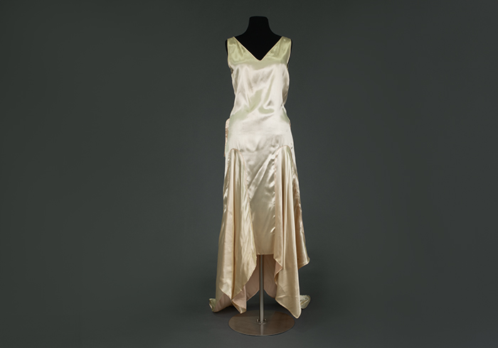Image of Cream silk satin evening dress, sold by Madame Thiry, ca. 1933
